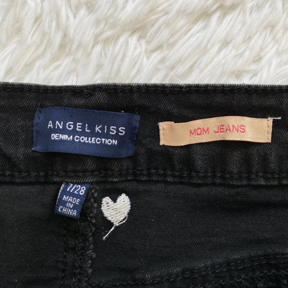 UO Angel Kiss Mom Fit High Rise Embroidered Heart Black Denim Jeans - Picture 2 of 8